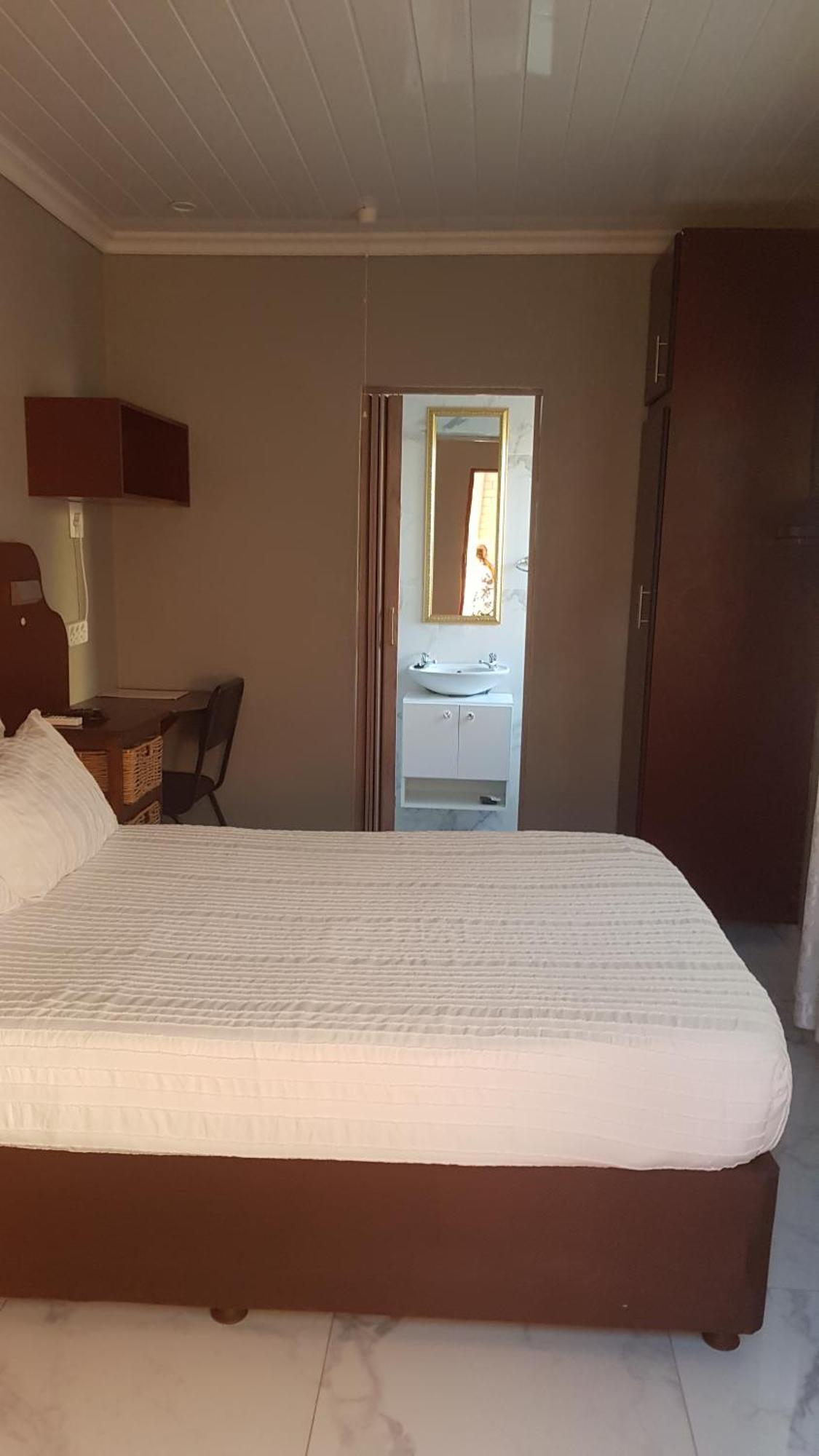 Rainbow Guest House And Tours Uitenhage Exterior photo